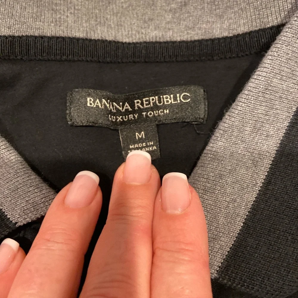 Banana Republic Luxury Touch Polo Shirt – Black w/ Gray Trim – Men’s M